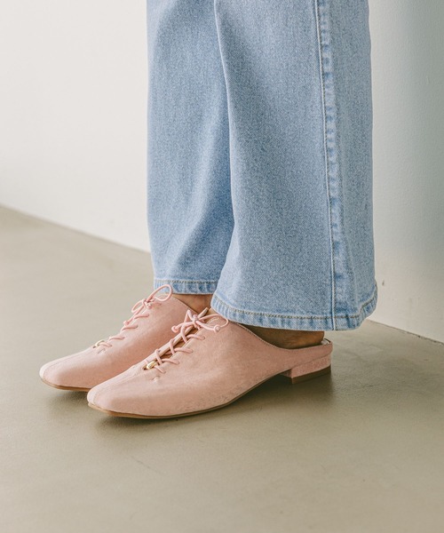 BAYFLOW（ベイフロー）の「レースアップフラットミュール（その他シューズ・レディース・ブラック/ピンク・LARGE/MEDIUM）」の2枚目の写真