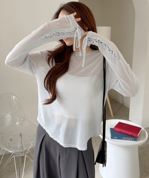 Ada.(エイダ)の「袖口 レースアップデザイン シアー カットソー(Tシャツ/カットソー・レディース・サックスブルー/ブラック/アイボリー・FREE)」の3枚目の写真