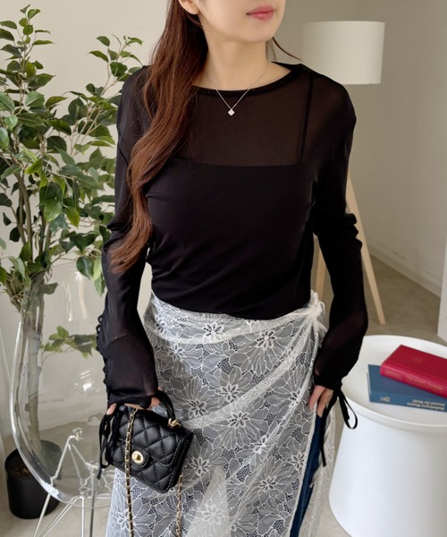 Ada.(エイダ)の「袖口 レースアップデザイン シアー カットソー(Tシャツ/カットソー・レディース・サックスブルー/ブラック/アイボリー・FREE)」の1枚目の写真