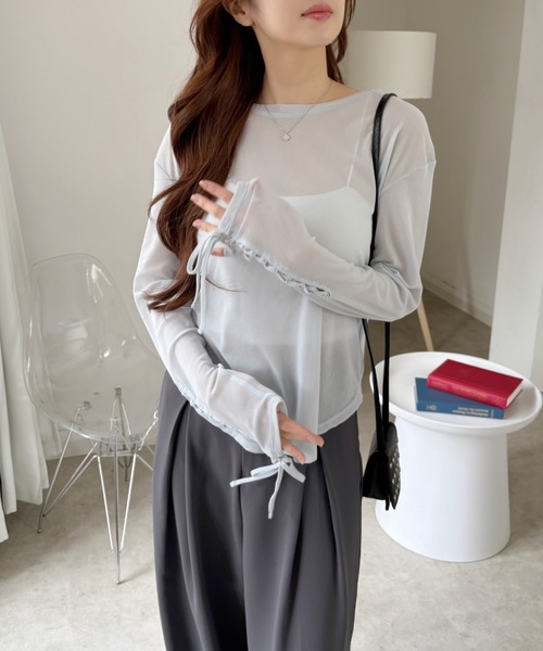 Ada.(エイダ)の「袖口 レースアップデザイン シアー カットソー(Tシャツ/カットソー・レディース・サックスブルー/ブラック/アイボリー・FREE)」の5枚目の写真
