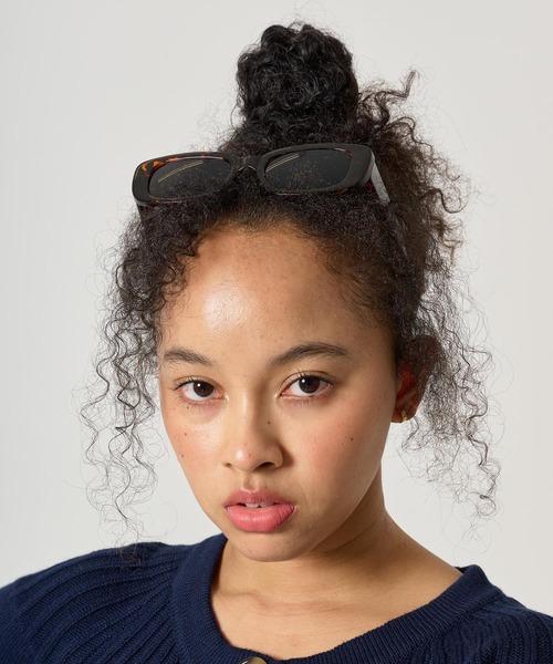 TINA：JOJUN（ティーナジョジュン）の「プリント入り レクタングルサングラス TINA：JOJUN（サングラス・レディース・ブラウン/ライトグレー・F）」の4枚目の写真