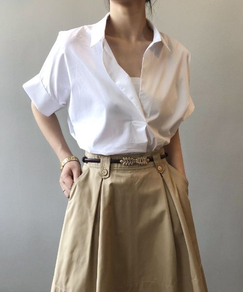Forcement(フォースメント)の「美シルエット。さらりと快適Vネック立体半袖スキッパーシャツ夏ブラウス(シャツ/ブラウス・レディース・ホワイト/ベージュ/ブラック・ONESIZE)」の2枚目の写真