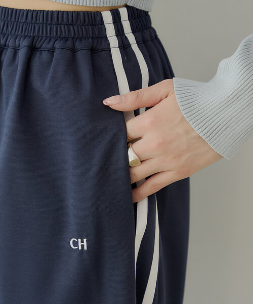 ちゃこページ Chico（チコ）の「【4色/2サイズ展開】ライン入りロゴジャージ