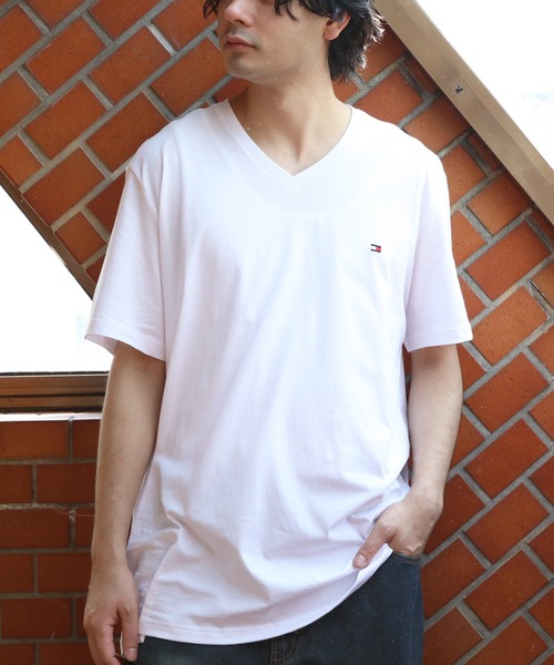 TOMMY HILFIGER(トミーヒルフィガー)の「TOMMY HILFIGER Vネック半袖Tシャツ(Tシャツ/カットソー・メンズ・ホワイト/ダークネイビー/ブラック・X-LARGE/SMALL/MEDIUM/LARGE)」の2枚目の写真
