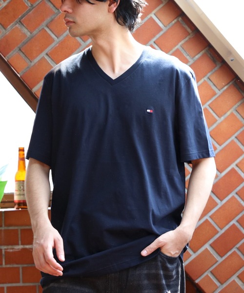 TOMMY HILFIGER(トミーヒルフィガー)の「TOMMY HILFIGER Vネック半袖Tシャツ(Tシャツ/カットソー・メンズ・ホワイト/ダークネイビー/ブラック・X-LARGE/SMALL/MEDIUM/LARGE)」の3枚目の写真