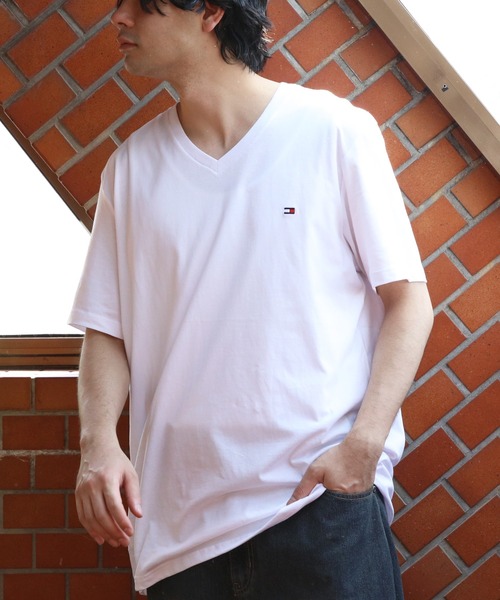 TOMMY HILFIGER(トミーヒルフィガー)の「TOMMY HILFIGER Vネック半袖Tシャツ(Tシャツ/カットソー・メンズ・ホワイト/ダークネイビー/ブラック・X-LARGE/SMALL/MEDIUM/LARGE)」の5枚目の写真