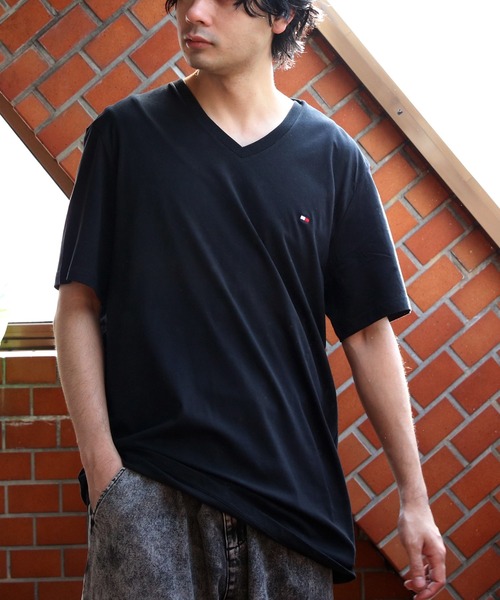 TOMMY HILFIGER(トミーヒルフィガー)の「TOMMY HILFIGER Vネック半袖Tシャツ(Tシャツ/カットソー・メンズ・ホワイト/ダークネイビー/ブラック・X-LARGE/SMALL/MEDIUM/LARGE)」の13枚目の写真