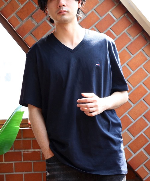 TOMMY HILFIGER(トミーヒルフィガー)の「TOMMY HILFIGER Vネック半袖Tシャツ(Tシャツ/カットソー・メンズ・ホワイト/ダークネイビー/ブラック・X-LARGE/SMALL/MEDIUM/LARGE)」の22枚目の写真