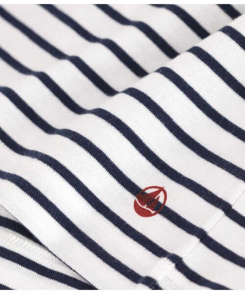 PETIT BATEAU(プチバトー)の「半袖Tシャツ(Tシャツ/カットソー・キッズ・ホワイト×ネイビー・6YEAR/8YEAR/10YEAR/12YEAR)」の3枚目の写真