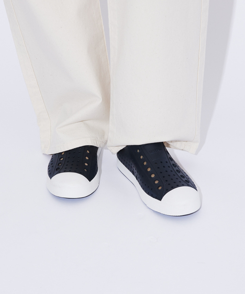 Native(ネイティブ)の「【native Shoes/ネイティブシューズ】Jefferson Sugarlit/スニーカー/軽量/イージーケア【WEB限定】(スリッポン・メンズ・アイボリー/カーキ/ホワイト/ブラック系その他/ブラック/ベージュ/ネイビー/グレー・28/27/26)」の4枚目の写真