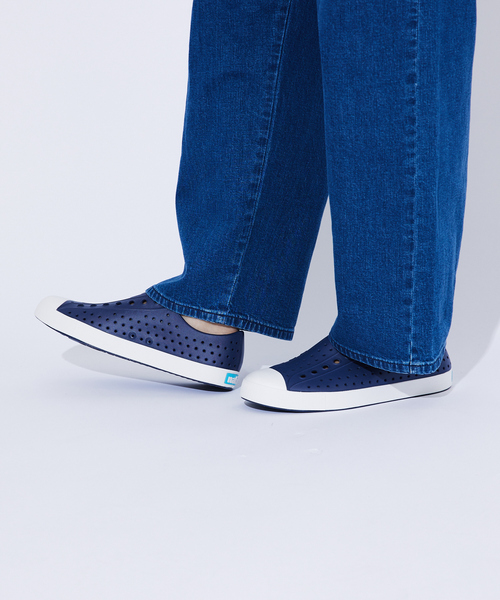 Native(ネイティブ)の「【native Shoes/ネイティブシューズ】Jefferson Sugarlit/スニーカー/軽量/イージーケア【WEB限定】(スリッポン・メンズ・アイボリー/カーキ/ホワイト/ブラック系その他/ブラック/ベージュ/ネイビー/グレー・28/27/26)」の8枚目の写真
