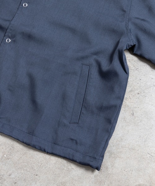 COMMON WARE（コモンウェアー）の「COMMONWARE:コーチシャツジャケットS/S（シャツ/ブラウス・メンズ・ネイビー/ブラック/チャコールグレー・M/XL/L）」の8枚目の写真