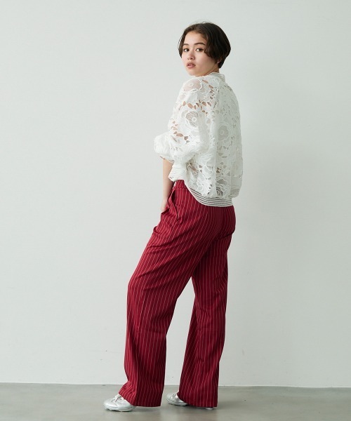 Clum(クルム)の「2tuck layered design pinstripe wide slacks / 2タックレイヤードデザインピンストライプワイドスラックス(スラックス・レディース・バーガンディー/ネイビー/チャコールグレー/ダークグリーン/ブラック・SMALL/MEDIUM)」の7枚目の写真
