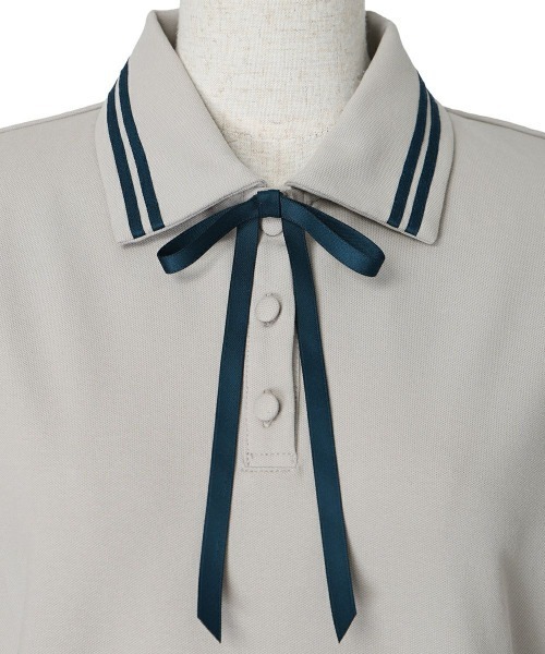 F i.n.t（フィント）の「リボンタイ付きライン入りポロシャツ【1枚で快適】/ fint　フィント（ポロシャツ・レディース・オフホワイト/レッド/ライトグレー・FREE）」の5枚目の写真