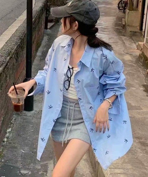 CANVAS+（キャンバスプラス）の「【CANVAS+】リボンプリントシャツ（シャツ/ブラウス・レディース・ホワイト/サックスブルー/ピンク・M）」の3枚目の写真