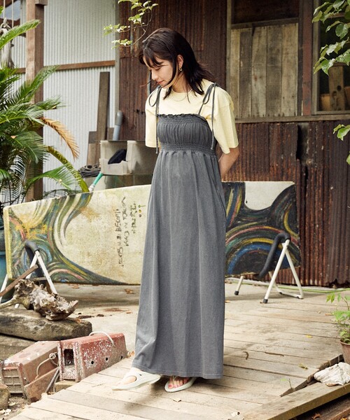 FREAK'S STORE(フリークスストア)の「シャーリング加工マキシワンピース/キャミソールワンピース(ワンピース・レディース・チャコールグレー/オレンジ・フリ-)」の3枚目の写真