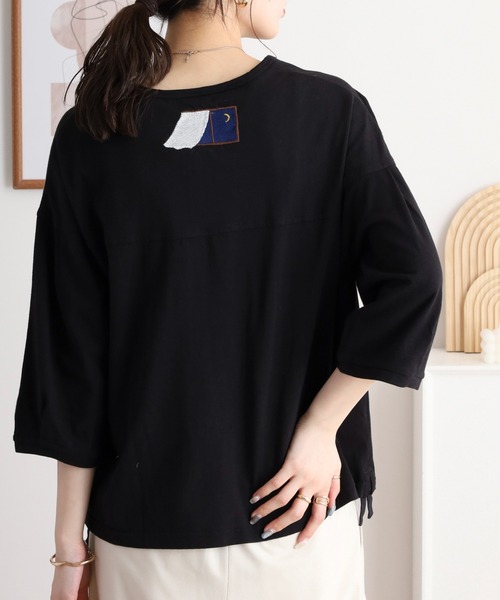 Emago(イマゴ)の「EMAGO 夜風と音色刺繍Tシャツ(Tシャツ/カットソー・レディース・ベージュ/ホワイト/ブラック・FREE)」の5枚目の写真