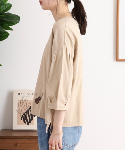 Emago(イマゴ)の「EMAGO 夜風と音色刺繍Tシャツ(Tシャツ/カットソー・レディース・ベージュ/ホワイト/ブラック・FREE)」の15枚目の写真