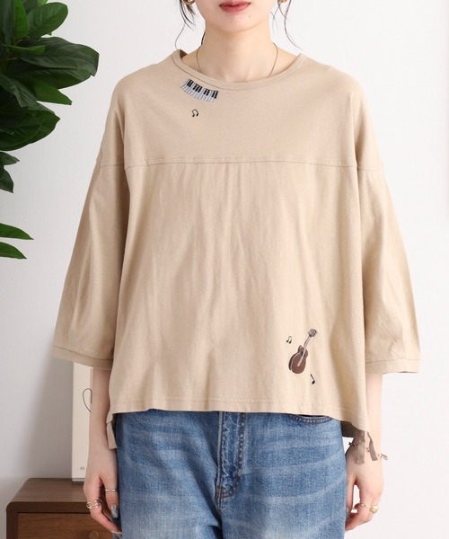 Emago(イマゴ)の「EMAGO 夜風と音色刺繍Tシャツ(Tシャツ/カットソー・レディース・ベージュ/ホワイト/ブラック・FREE)」の16枚目の写真