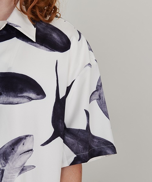 Revo. シャークパターン ルーズフィット オープンカラーシャツ