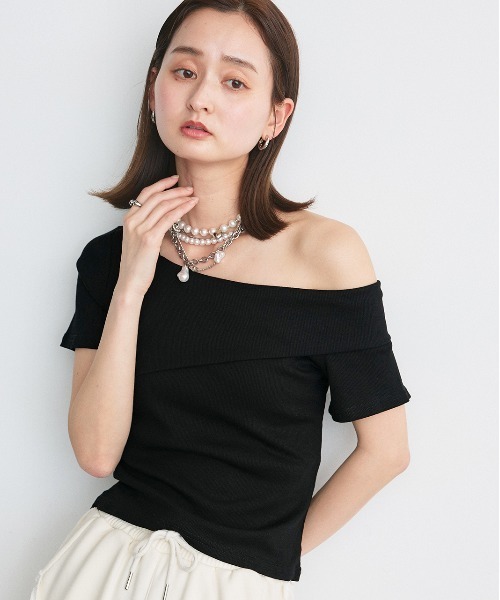 ad thie(アドティエ)の「ワンショルダー アシメデザイン トップス(Tシャツ/カットソー・レディース・ライトブルー/ブラック/オートミール/ホワイト×ブラック・FREE)」の3枚目の写真