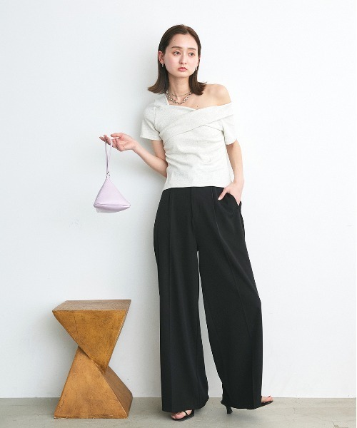 ad thie(アドティエ)の「ワンショルダー アシメデザイン トップス(Tシャツ/カットソー・レディース・ライトブルー/ブラック/オートミール/ホワイト×ブラック・FREE)」の16枚目の写真