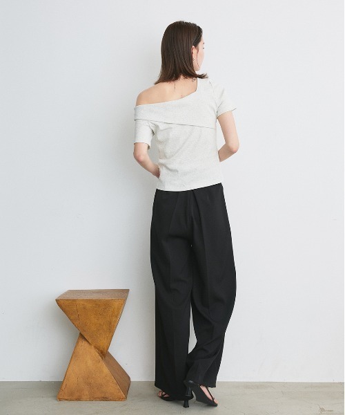ad thie(アドティエ)の「ワンショルダー アシメデザイン トップス(Tシャツ/カットソー・レディース・ライトブルー/ブラック/オートミール/ホワイト×ブラック・FREE)」の18枚目の写真