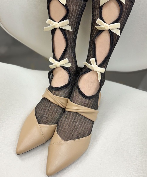 VIVID LADY（ビビッドレディー）の「レースアップ風 リボンシアーソックス（ソックス/靴下・レディース・シルバー/ライトブルー/ピンク/ベージュ/サックスブルー系/ブラック・FREE）」の2枚目の写真