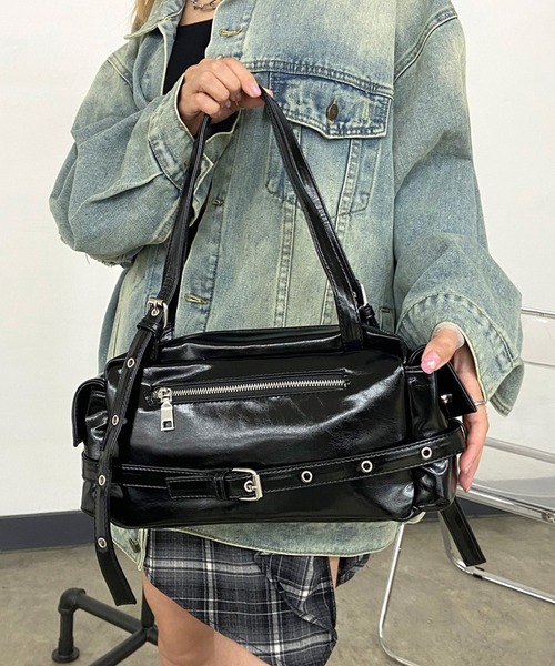 non-hedge(ノンヘッジ)の「フロントベルトボストンバッグ(ボストンバッグ・レディース・ブラック/アイボリー/ブラウン/レッド・FREE)」の3枚目の写真