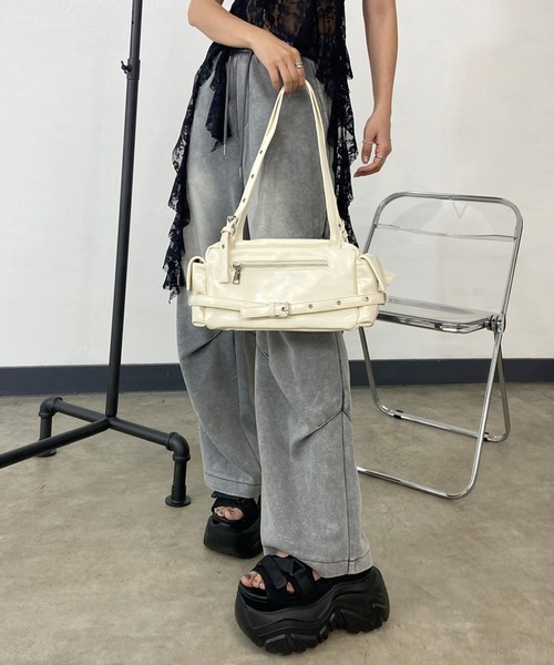 non-hedge(ノンヘッジ)の「フロントベルトボストンバッグ(ボストンバッグ・レディース・ブラック/アイボリー/ブラウン/レッド・FREE)」の6枚目の写真