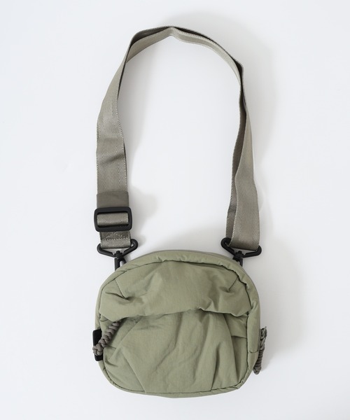 WILD THINGS(ワイルドシングス)の「WILD THINGS PUFF POUCH ナイロンボンディング パフポーチバッグ(ショルダーバッグ・メンズ・カーキ/グレー/ブラック・FREE)」の5枚目の写真