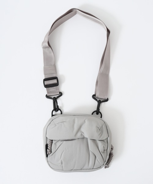 WILD THINGS(ワイルドシングス)の「WILD THINGS PUFF POUCH ナイロンボンディング パフポーチバッグ(ショルダーバッグ・メンズ・カーキ/グレー/ブラック・FREE)」の4枚目の写真
