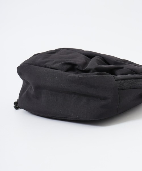 WILD THINGS(ワイルドシングス)の「WILD THINGS PUFF POUCH ナイロンボンディング パフポーチバッグ(ショルダーバッグ・メンズ・カーキ/グレー/ブラック・FREE)」の12枚目の写真