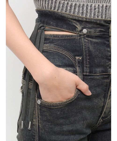EMODA（エモダ）の「サイドオープンハイウエストフレアパギンス（デニムパンツ・レディース・ブラック/ライトブルー/インディゴブルー・X-SMALL/SMALL/MEDIUM）」の11枚目の写真
