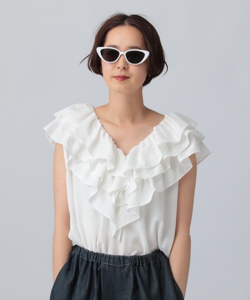 LEPSIM(レプシィム)の「フリルVネックノースリブラウス 570821(シャツ/ブラウス・レディース・ライトグリーン/ブラック/オフホワイト・FREE)」の1枚目の写真