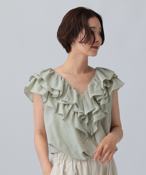 LEPSIM(レプシィム)の「フリルVネックノースリブラウス 570821(シャツ/ブラウス・レディース・ライトグリーン/ブラック/オフホワイト・FREE)」の3枚目の写真