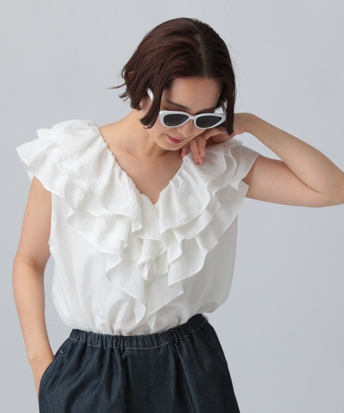 LEPSIM(レプシィム)の「フリルVネックノースリブラウス 570821(シャツ/ブラウス・レディース・ライトグリーン/ブラック/オフホワイト・FREE)」の9枚目の写真