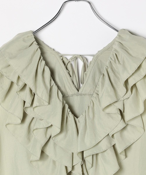 LEPSIM(レプシィム)の「フリルVネックノースリブラウス 570821(シャツ/ブラウス・レディース・ライトグリーン/ブラック/オフホワイト・FREE)」の17枚目の写真