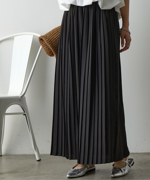 COLONY 2139（コロニートゥーワンスリーナイン）の「シアープリーツスカート（スカート・レディース・ホワイト/ブラック/チャコールグレー・FREE）」の3枚目の写真