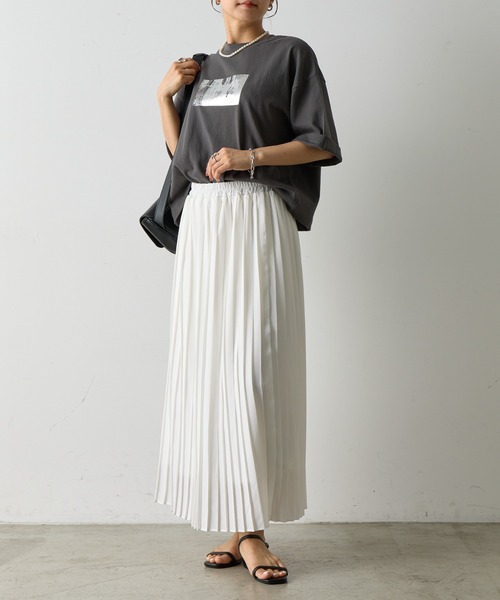 COLONY 2139（コロニートゥーワンスリーナイン）の「シアープリーツスカート（スカート・レディース・ホワイト/ブラック/チャコールグレー・FREE）」の6枚目の写真
