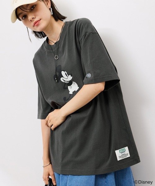 DISCUS ATHLETIC(ディスカス アスレチック)の「【DISCUS ATHLETIC/ディスカスアスレチック】DISCUS×Disney Tシャツ(Tシャツ/カットソー・レディース・チャコールグレー/ホワイト/スミクロ/ホワイト系その他2・38)」の3枚目の写真