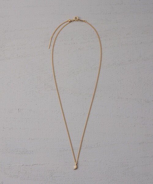 and cloud(アンドクラウド)の「Minimum Crescent Necklace(ネックレス・レディース・ブラック/イエローゴールド/シルバー・FREE)」の3枚目の写真