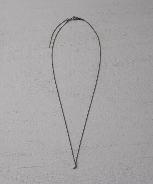 and cloud(アンドクラウド)の「Minimum Crescent Necklace(ネックレス・レディース・ブラック/イエローゴールド/シルバー・FREE)」の10枚目の写真