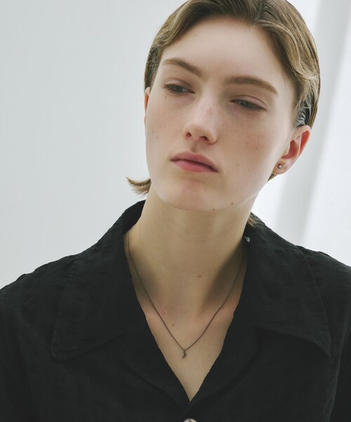 and cloud(アンドクラウド)の「Minimum Crescent Necklace(ネックレス・レディース・ブラック/イエローゴールド/シルバー・FREE)」の13枚目の写真