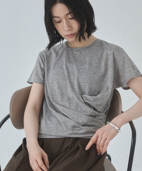 hunch(ハンチ)の「ドレープ デザイントップス(Tシャツ/カットソー・レディース・杢グレー/ネイビー/ブラック・FREE)」の2枚目の写真
