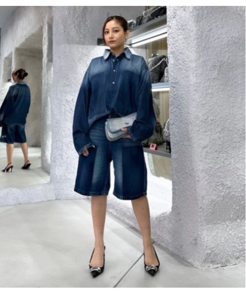 DIESEL(ディーゼル)の「ウィメンズ デニムショートパンツ DE-SIRE-SHORT(デニムパンツ・レディース・インディゴブルー・23inch/24inch/25inch/26inch/27inch)」の4枚目の写真