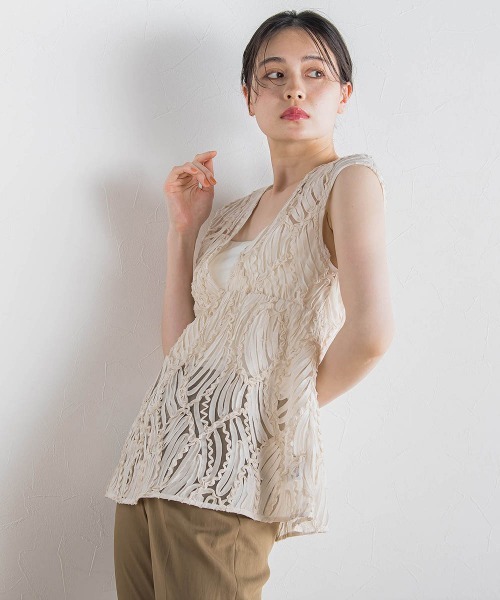 Droite lautreamont（ドロワットロートレアモン）の「チュールコード刺繍ビスチェ≪洗濯機で洗える≫（シャツ/ブラウス・レディース・ベージュ/オフホワイト/ブラック・M）」の15枚目の写真