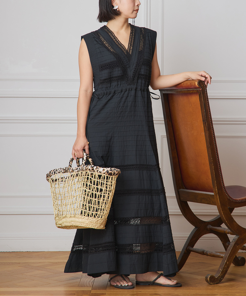 IENA LA BOUCLE(イエナラブークル)の「IENA LA BOUCLE cotton ラインレースワンピース(ワンピース・レディース・ブラック・FREE)」の2枚目の写真