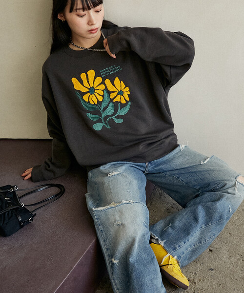 PUBLUX(パブリュクス)の「PUBLUX/パブリュクス デイジー 刺繍 クルー スウェット 限定展開(スウェット・レディース・チャコールグレー/ネイビー/ライトグレー・フリ-)」の14枚目の写真