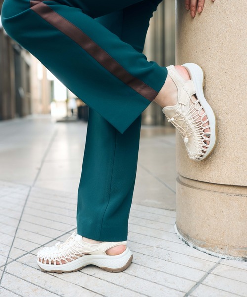 KEEN（キーン）の「【厚底】UNEEK ASTORIA / ユニーク アストリア/ レディース スニーカー サンダル（サンダル・レディース・ホワイト系その他・22.5cm/23cm/23.5cm/24cm/24.5cm/25cm/25.5cm/26cm/26.5cm/27cm）」の13枚目の写真